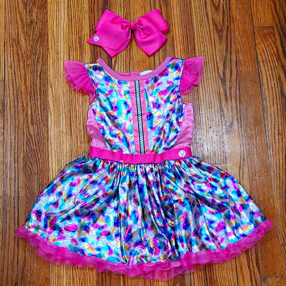 JoJo Siwa costume and Bow